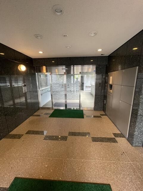 東雪谷マンションのエントランス