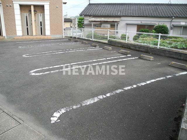 MERRYS　YOの駐車場