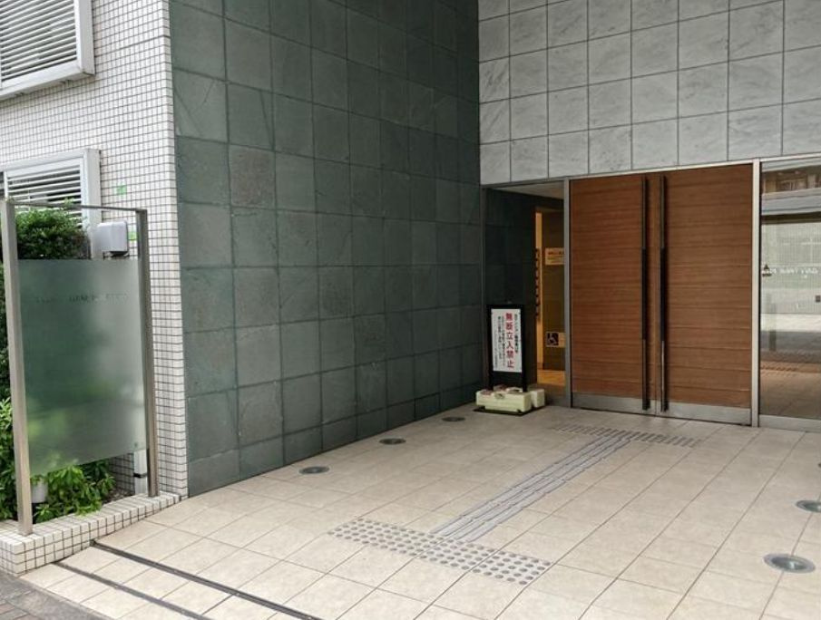 プラウドジェム市ヶ谷のエントランス|ゆとりのあるエントランスです
