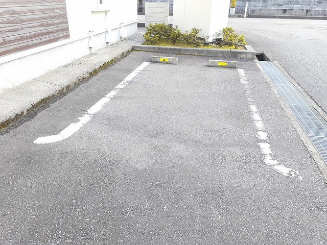 サンライズ神楽の駐車場