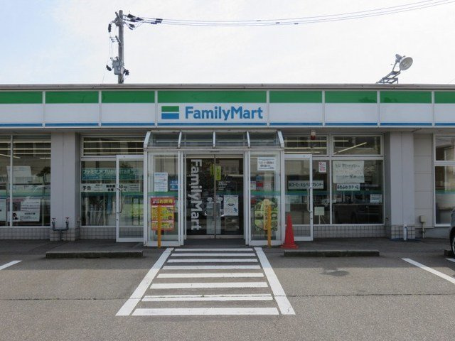 ウェルネスⅤの周辺|ファミリーマートまで500m