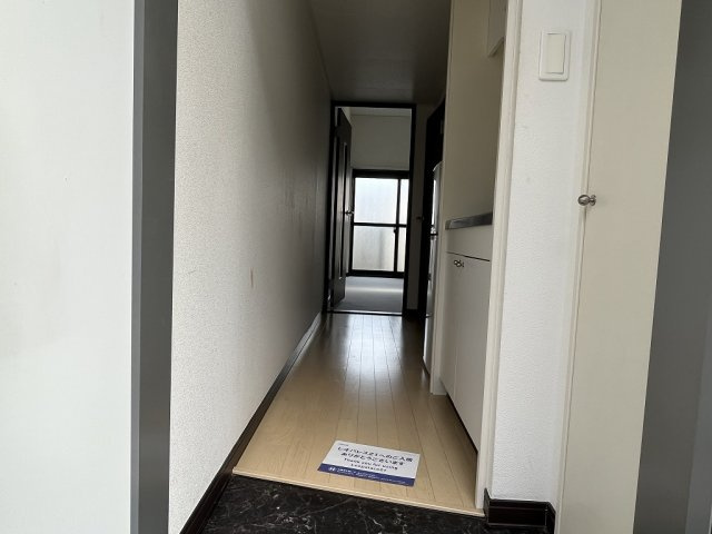 レオパレスホワイトヒルズⅡの玄関