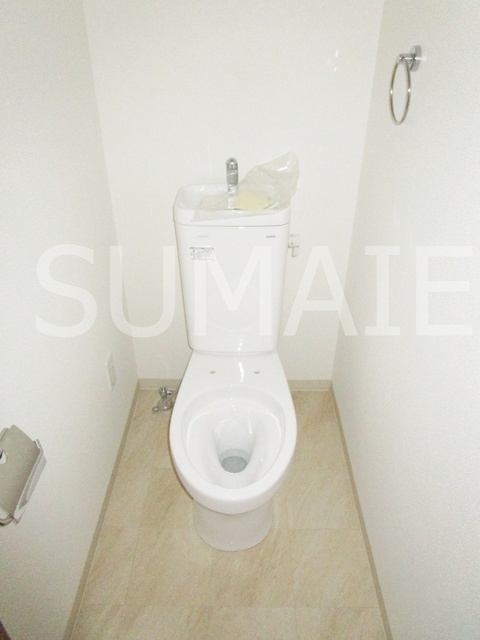 Ｌｅ　Ｆｅｎｏｕｉｌのトイレ|温水洗浄機能付きトイレです　※反転タイプです