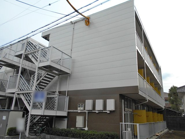 レオパレストラストの外観