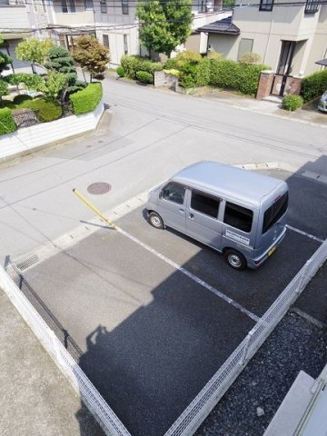 メゾンゆりの木の駐車場