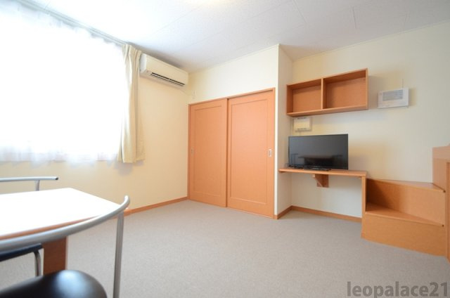 レオパレスコンフォート上東雲の居間・リビング|備品や設備仕様は号室等により異なります現地をご確認下さい。
