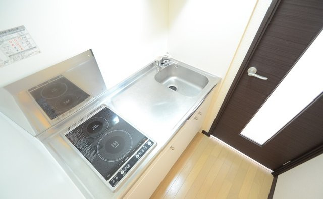 レオネクストミイソレイユのキッチン|備品や設備仕様は号室等により異なります現地をご確認下さい。