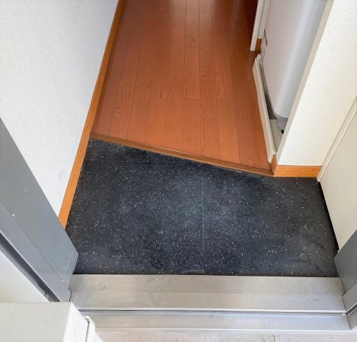 レオパレスブルーメハイム高田の玄関