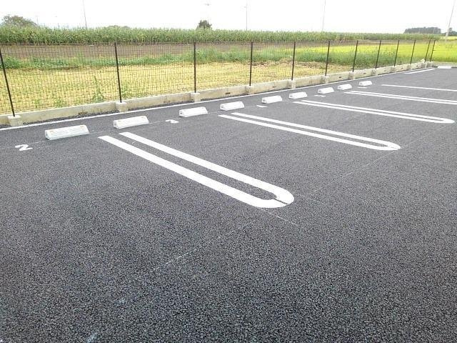 ミルトの駐車場