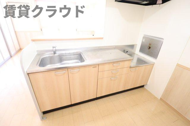 バニュルス　Ⅲのキッチン|コンパクトなキッチンで掃除もラクラク