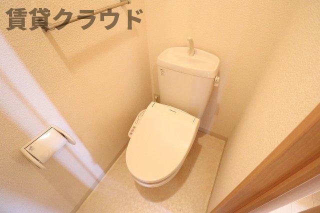 バニュルス　Ⅲのトイレ|広くて明るい寝室