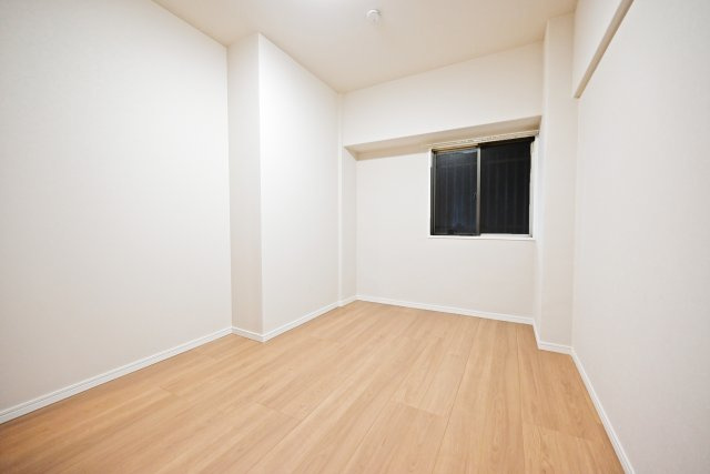 シャトー三愛の子供部屋|納戸5.1帖
お子様のお部屋としても趣味のスペースとしてもご利用して頂けます。