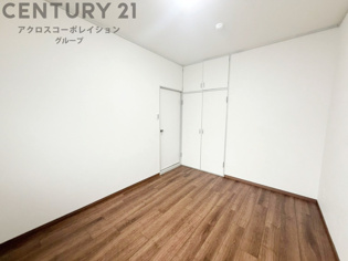 子供部屋…創造性や成長を促す遊びの空間を提供。学習や趣味に集中できる環境を整えます。個別のプライベートスペースは自己表現と自立心を育み、心地よい睡眠環境を整えリラックスできる場所を提供。