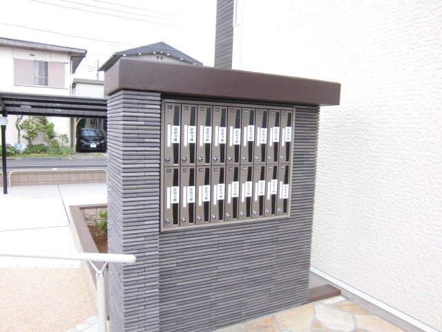 レオネクストパレフルールのその他|集合ポスト