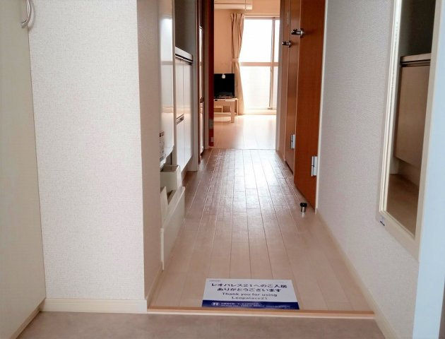 クレイノルナ　ルミエール三郷の玄関