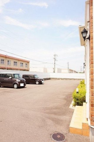 ブライトサンライズＣの駐車場