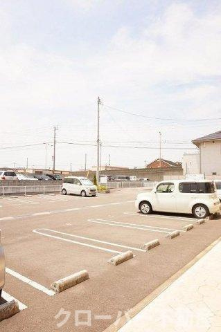 ラティナ　クレールの駐車場