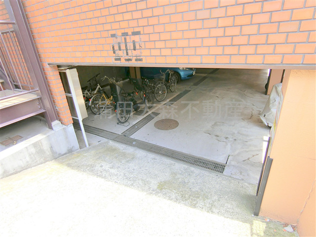 秀マンションのその他共用部分|平置き駐車場　駐輪場