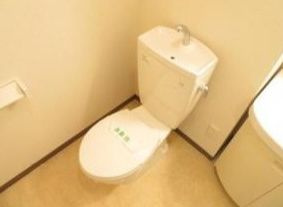 キバサンフラットのトイレ|清潔感のあるトイレです