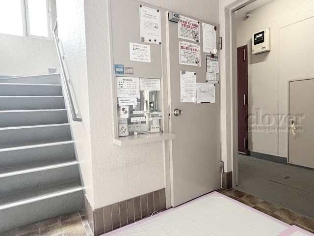 【受付】 | 田園キャッスル志村 | 管理人さんが勤務する管理室です。マンションに出入りする人たちを見守り、注意を払ってくれています。～即日のご見学可能～　お問合せはお気軽にどうぞ。