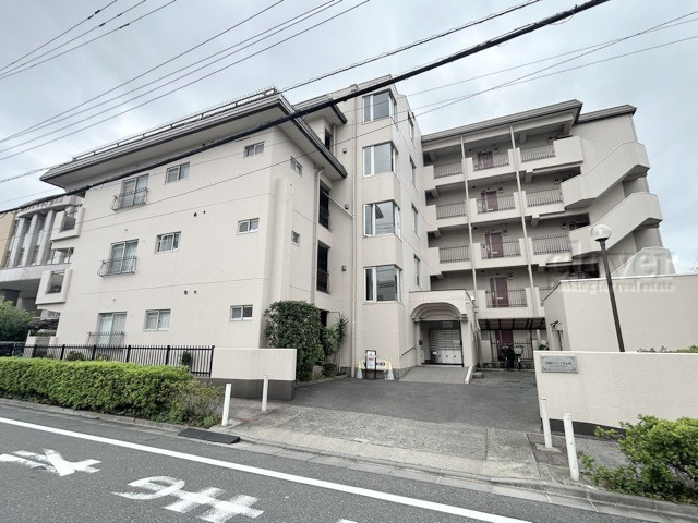 【外観】 | 田園キャッスル志村 | 手入れの行き届いた外壁やエントランスなど、「見ればわかる」レベルで清潔感を保ったマンションです。築年数を感じさせない姿で皆様をお出迎えします。～即日のご見学可能～　お問合せはお気軽にどうぞ。
