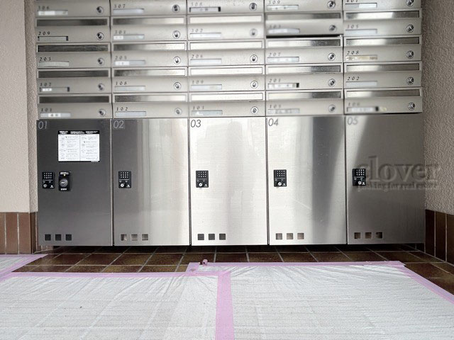 【設備】 | 田園キャッスル志村 | 仕事をしたり、家をあけがちな人にとっては必須となる、宅配BOX。ネット通販や宅配サービスの利用頻度が高い人にとっても、うれしい設備です。～即日のご見学可能～　お問合せはお気軽にどうぞ。