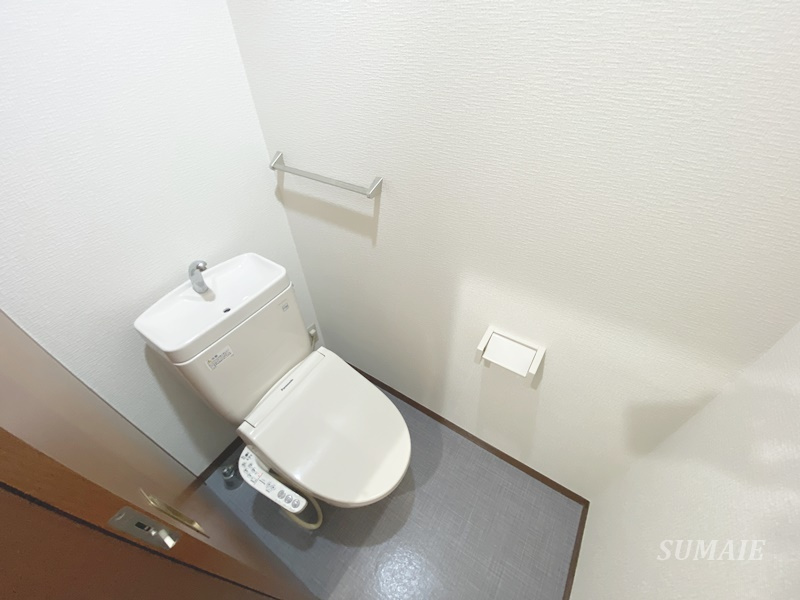 ラ・ヴィーニュⅢのトイレ|温水洗浄機能付きトイレです