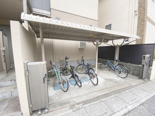 ラ・ヴィーニュⅢのその他共用部分|屋根付き駐輪スペース