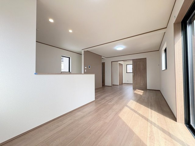 三郷市高州1丁目　新築戸建　全2棟　A号棟の居間・リビング|同施工会社の参考写真になります。