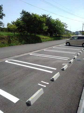 トゥインクル　Ａの駐車場