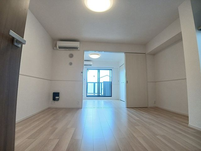 ヒカルサ尼崎神崎町の居間・リビング