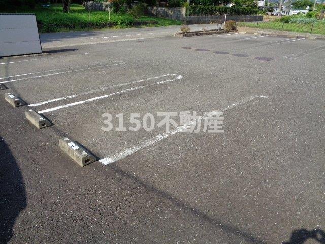 ウィンド・フィル　Ⅰ棟の駐車場|車をお持ちの方に嬉しい駐車場付きの物件です