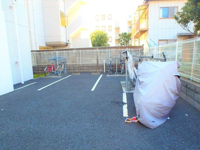 マーロ府中レジデンス♯Ｒの駐車場