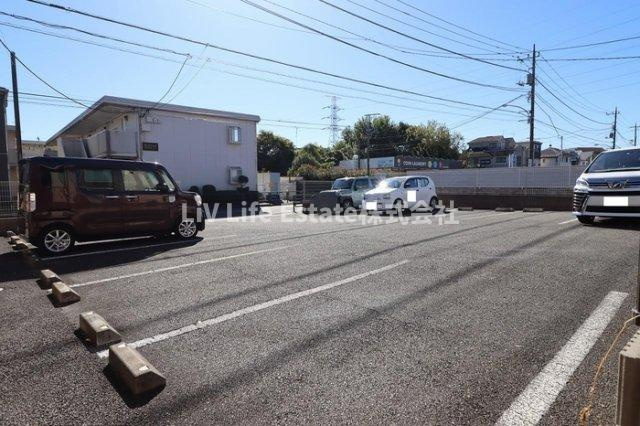 ヴェルドミールA棟の駐車場
