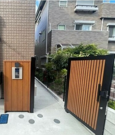 インペリアル鶴ヶ峰のエントランス