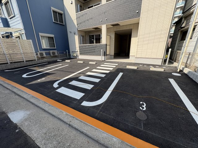 ヒカルサ明石南王子の駐車場