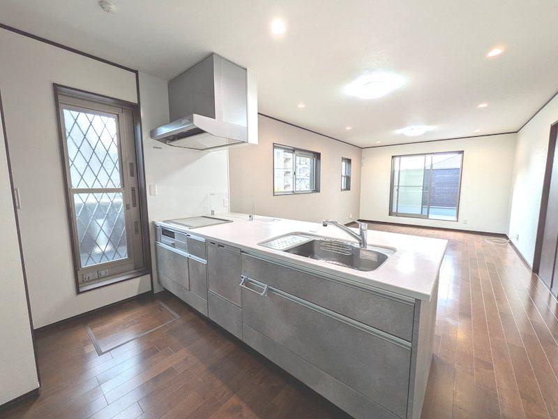 梅が枝　中古一戸建てのキッチン|システムキッチン　食器洗い乾燥機
■物件内覧・資金計画相談・住宅ローン相談、リフォーム相談、お問合せ受付中■
※当日・翌日のご内覧、ご相談はお電話でのお問合せがスムーズです！