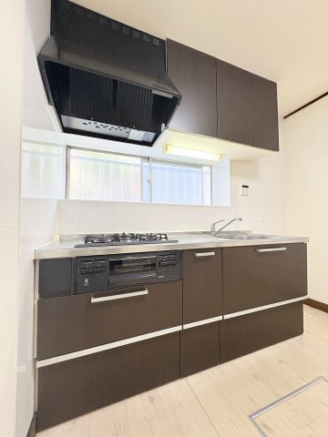 【キッチン】 | 矢作戸建て | ★グリル付きのシステムキッチンでお料理もはかどります★