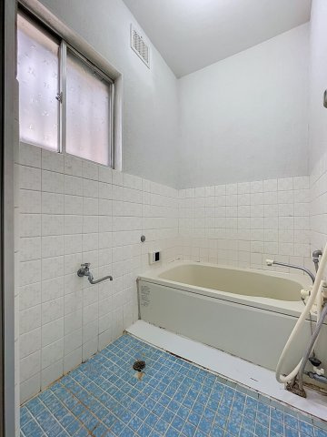 【浴室】 | 矢作戸建て | ★窓あり！リラックスできるお風呂です★