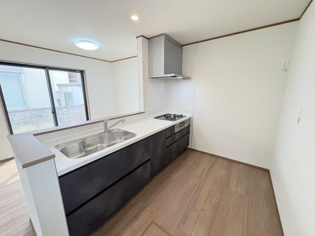 三郷市高州1丁目　新築戸建　全2棟　B号棟のキッチン|同施工会社の参考写真になります。