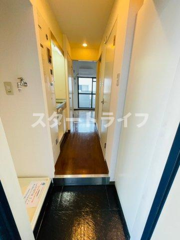 大阪市淀川区東三国１丁目の賃貸マンションの玄関