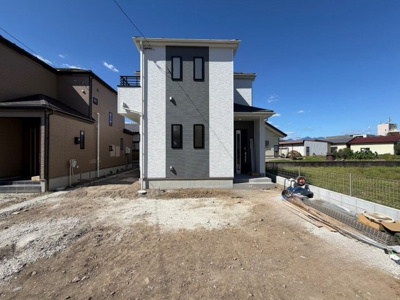 【外観】 | 高崎市小八木町　築住宅 | 現地ご案内ツアー開催中！早朝やお仕事帰りのご見学にもすぐ対応致します！見学ご予約はコアライブまでお気軽にお問い合わせ下さい！