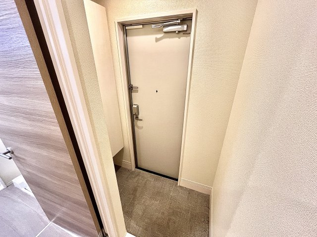 Grande maisonの玄関|反転タイプ他室の写真です
