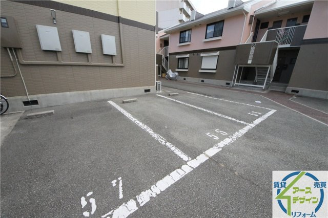 フローラルシティⅠ　B棟の駐車場