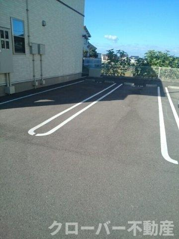 アルバＡの駐車場
