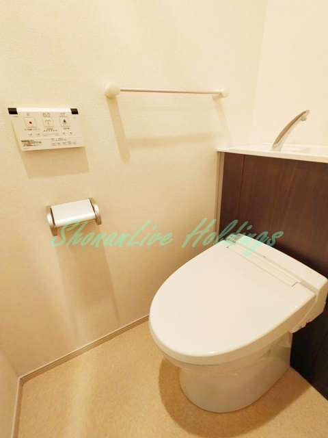 平塚市錦町の賃貸マンションのトイレ