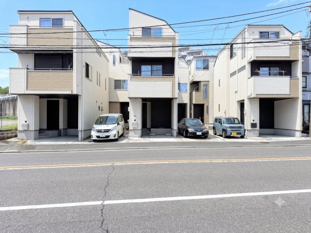 戸塚区平戸5丁目中古戸建て　第7　の外観|◆一戸建てを中心とした街並みが整然と続き、周辺は高い建物が建っていないので、緑の多い閑静な趣を感じる環境です。街並みや周辺環境も重要なポイントです！！