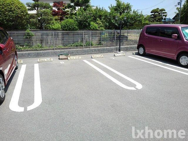 グレース　寿の駐車場