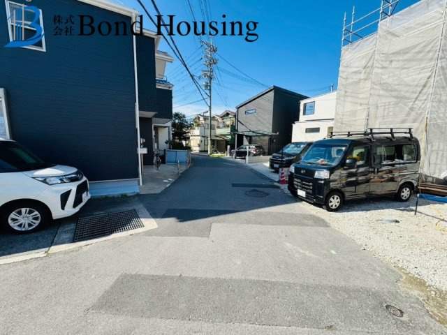 「オール電化」「LDK18帖」西二見第23　6号棟の前面道路含む現地写真