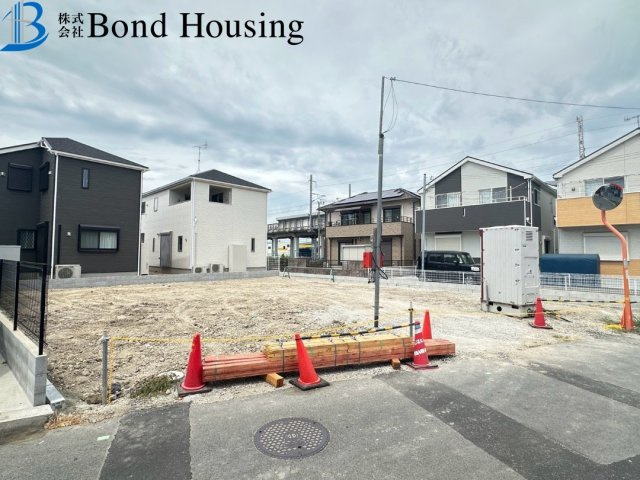 「オール電化」「LDK18帖」西二見第23　6号棟の前面道路含む現地写真